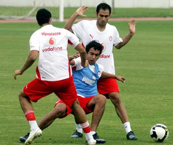 Με Ντούντου και «Πάτσα» ο Ολυμπιακός κόντρα στην ΑΕΚ