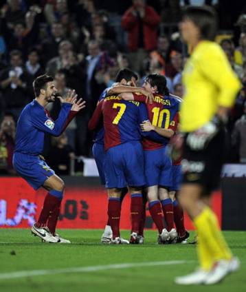 Η Μπαρτσελόνα διέσυρε την Ατλέτικο, παραμένει πρώτη η Βιγιαρεάλ