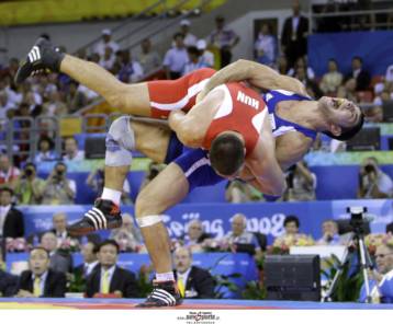 Μαχαιρώθηκε ο παλαιστής Κώστας Παπαδόπουλος