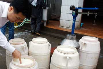 Νέες συλλήψεις από τις κινεζικές αρχές για το επιμολυσμένο με μελαμίνη γάλα