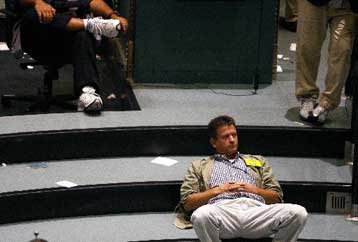 Κάτω από τα 90 δολάρια υποχωρεί η τιμή του αργού πετρελαίου