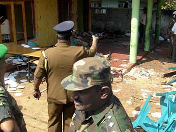 Πολύνεκρη επίθεση αυτοκτονίας των ανταρτών Ταμίλ στη Σρι Λάνκα