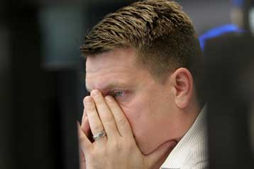 «Μαύρη Δευτέρα» κατάρρευσης των χρηματιστηριακών δεικτών σε όλη την Ευρώπη