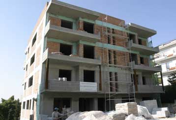 «Πάγωμα» τιμών στα ακίνητα, σε μικρά και παλαιά διαμερίσματα στρέφονται οι αγοραστές