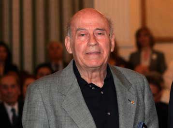 Τιμήθηκε από τον Δήμο Πειραιά ο ηθοποιός, Θανάσης Βέγγος