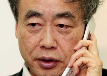 Νόμπελ Φυσικής για τη «σπασμένη συμμετρία» του Σύμπαντος