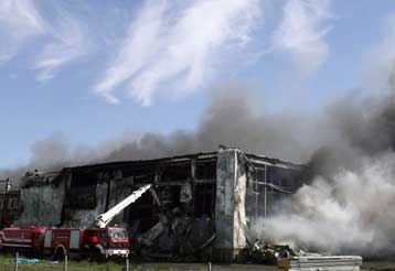 Πυρκαγιά σε αποθήκη αλυσίδας σούπερ μάρκετ στη Θεσσαλονίκη