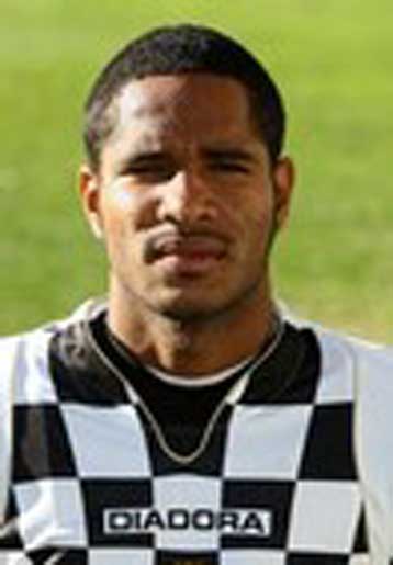 O Δώνης δοκιμάζει στην ΑΕΚ τον Κολομβιανό μπακ Λεόν