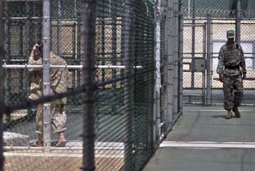 Δικαστική απόφαση για κρατούμενους στο Γκουαντάναμο εξοργίζει τον Λευκό Οίκο