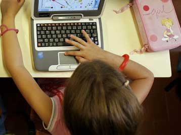 Μαθητές στην Ιταλία αντικαθιστούν τα σχολικά βιβλία με μίνι laptop