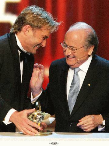 Την συνάντησή του με τους Έλληνες παράγοντες αναμένει ο Φρισκ