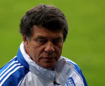 Δυνατούς χαρακτήρες θέλει στην Εθνική ο Ρεχάγκελ