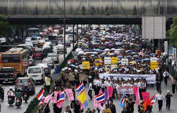 Θα παραδοθούν στις αρχές οι ηγέτες των αντιφρονούντων διαδηλωτών στην Ταϊλάνδη