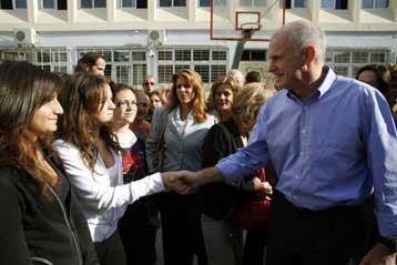 Σε δημόσιο σχολείο των Πετραλώνων ο Γιώργος Παπανδρέου