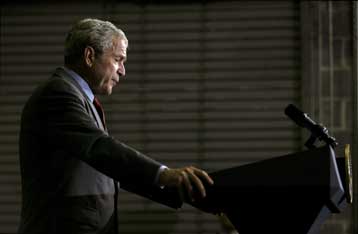 Δραστικά μέτρα για την αντιμετώπιση της οικονομικής κρίσης υπόσχεται ο Τζορτζ Μπους