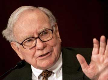Πλουσιότερος από τον Μπιλ Γκέιτς ο Γουόρεν Μπάφετ, σύμφωνα με νέα λίστα του Forbes