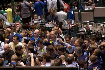 Στο χαμηλότερο επίπεδο του έτους, κάτω από τα 80 δολάρια, υποχωρεί το πετρέλαιο