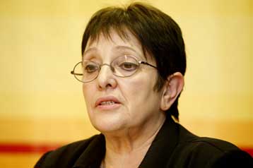 Στήριξη των ασφαλιστικών ταμείων λόγω οικονομικής κρίσης ζητά η Αλέκα Παπαρήγα