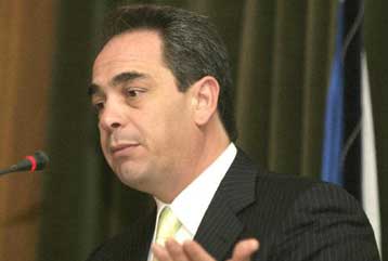 Μόνο με μείωση των επιτοκίων εκτιμά το ΕΒΕΑ ότι θα προστατευθεί η οικονομία από την ύφεση