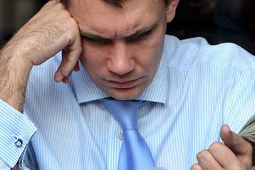 Στη διαδικτυακή προσευχή το ρίχνουν οι Βρετανοί πιστοί λόγω της κρίσης