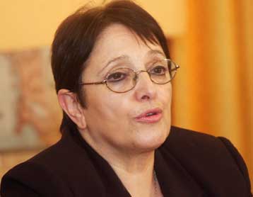 Τα μονοπώλια και οι Τράπεζες να πληρώσουν την κρίση, ζητεί η Αλ.Παπαρήγα