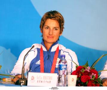 «Δεν έχω αποφασίσει ακόμα για το Λονδίνο» δήλωσε η Μπεκατώρου