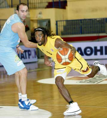 Ανετο ποδαρικό για την ΑΕΚ με νίκη επί του Κολοσσού