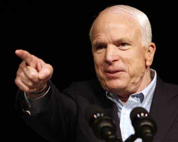 Πανέτοιμος να «χτυπήσει» τον Ομπάμα στην τελευταία τους τηλεμαχία εμφανίζεται ο Μακέιν