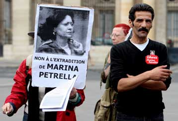 Διαμαρτυρίες στην Ιταλία για τη μη έκδοση της Μαρίνα Πετρέλα των Ερυθρών Ταξιαρχιών