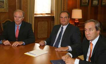 Η χαλάρωση του Συμφώνου Σταθερότητας ανοίγει «παράθυρο» για παροχές