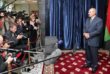 Η ΕΕ δίνει προσωρινή «βίζα» στον Λευκορώσο ηγέτη Αλεξάντερ Λουκασένκο