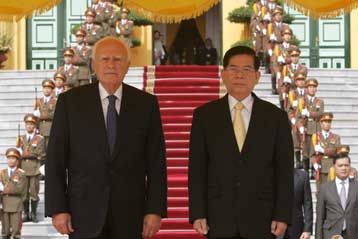 Στην απληστία και το διαχωρισμό ευθύνης-κέρδους εντοπίζει ο Κ.Παπούλιας τα αίτια της κρίσης