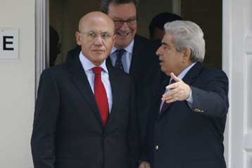 Η εκτελεστική εξουσία επί τάπητος στην τέταρτη συνάντηση Χριστόφια-Ταλάτ