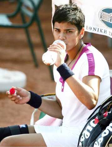 Παραμένει στα χαμηλά η Λένα, σταθερός ο Μάρκος