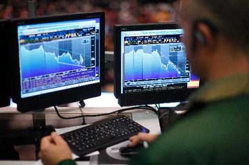 Ανοδος ευρώ και πετρελαίου μετά τα πακέτα διάσωσης των τραπεζών