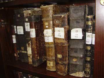 Συλλήψεις παλαιοπωλών και κατασχέσεις βιβλίων με πρόσχημα το νόμο περί αρχαιοτήτων