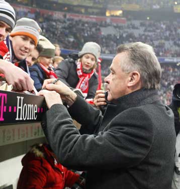 «Πονηρή αλεπού ο Ρεχάγκελ» είπε ο τεχνικός της Ελβετίας, Ότμαρ Χίτσφελντ