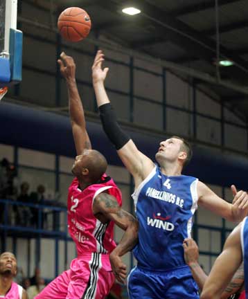 Με… προίκα 15 πόντων θα πάει ο Πανελλήνιος στη Γερμανία μετά το 69-54 της Κυψέλης