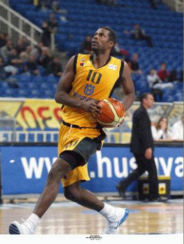 Η ΑΕΛ παίρνει Κόμματο και μηνύει την Καβάλα