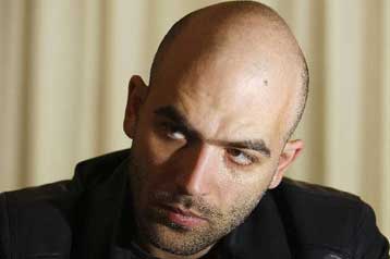 Αφήνει την Ιταλία ο Ρομπέρτο Σαβιάνο, «δέσμιος» του βιβλίου του για τη μαφία