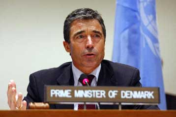 Εκτός ευρωζώνης η Δανία πληρώνει μεγαλύτερο τίμημα για την κρίση, λέει ο Ράσμουσεν