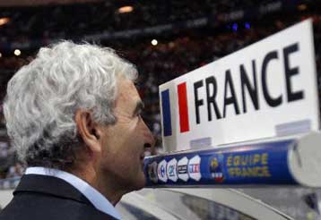 Ψήφος εμπιστοσύνης σε Ντομενέκ… εξοργισμένος ο Σαρκοζί