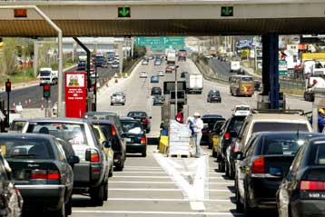 Οδηγοί αρνούνται να καταβάλλουν διόδια στον αυτοκινητόδρομο Κορίνθου-Πατρών