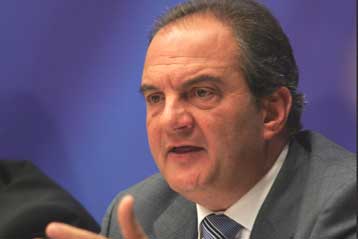 Ανασχηματισμό αντίδοτο στο Βατοπαίδιο προκρίνει ο πρωθυπουργός