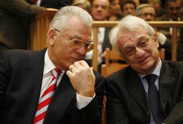 Μηνύσεις κατά Χατζηγάκη, Σανιδά και Καρούτσου από ΠΑΣΟΚ και ΛΑΟΣ