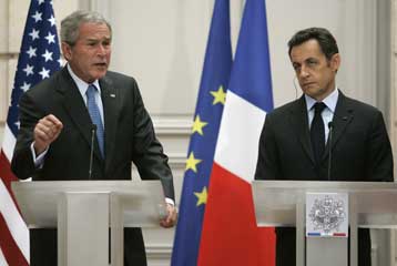 Συνάντηση Τζ.Μπους – Ν.Σαρκοζί για την οικονομική κρίση