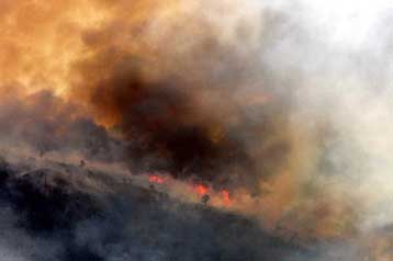 Πυρκαγιά στην περιοχή Ζάρακες, στη νότια Εύβοια