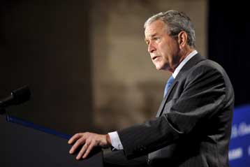 Υπομονή μέχρι να αποδώσουν τα μέτρα για την οικονομία συνιστά ο Τζορτζ Μπους