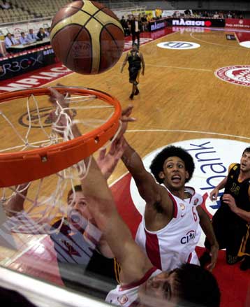 Νίκη Ολυμπιακού επί του Αρη, άνετος ο ΠΑΟ στη Ρόδο