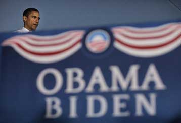 Κλείνει στο 3% η ψαλίδα μεταξύ Ομπάμα και Μακέιν